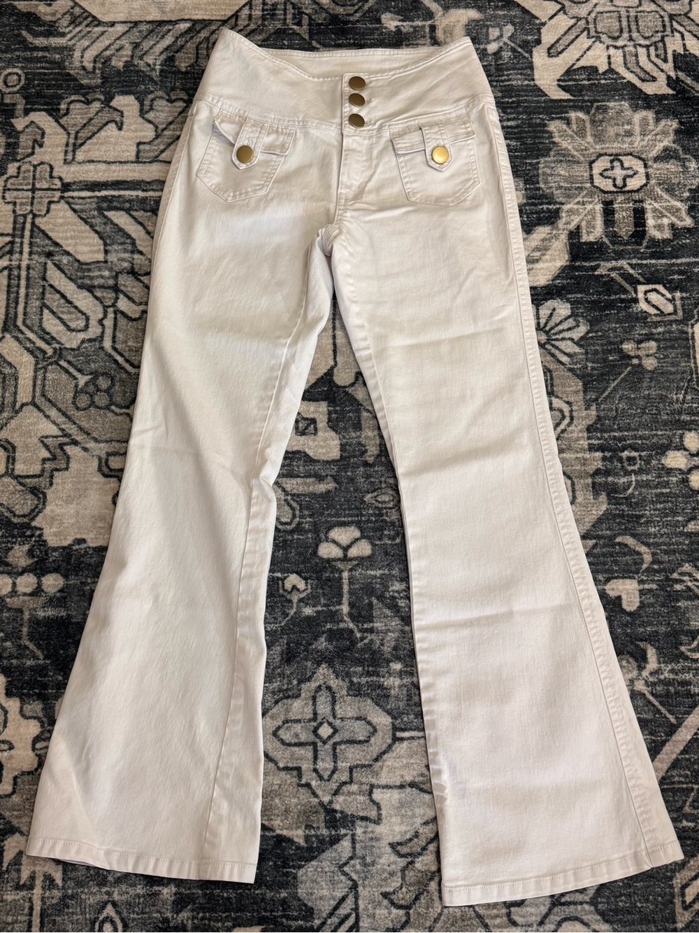 Cache White Flare Jeans with Gold Buttons Sz 8